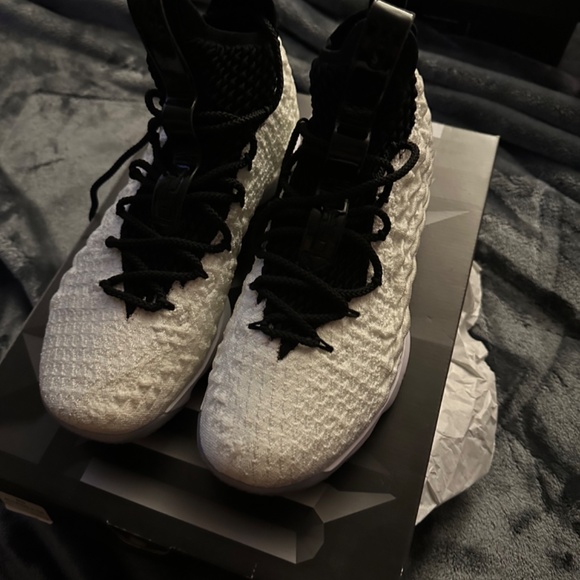 Lebron XV main image 2